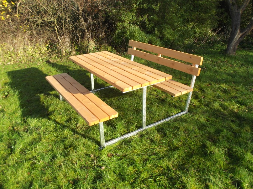 “PARK” kids bench set in Swedish nordic pine / hot-dip galvanized steelSize: L. 180 W. 200 cm. 