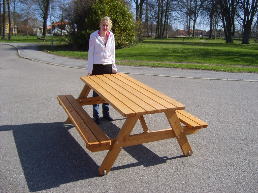 Picnic senior bench set “model A” with wheels in Swedish nordic pineSize: L: 180 W: 150 cm.