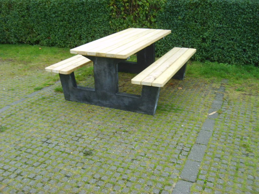 Bench set in Swedish Nordic pine with Concrete base Size: L: 180 W: 160 cm.