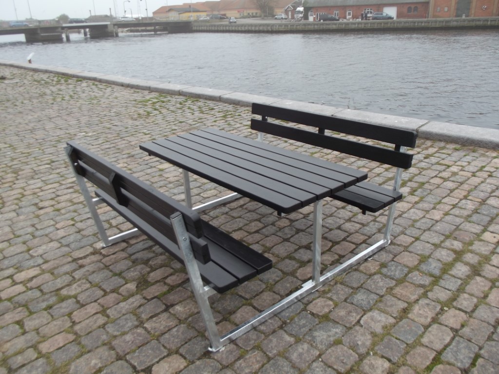 PARK bench set in black painted Swedish Nordic pine/ hot-dip galvanized steel Size: L. 180 W. 200 cm.