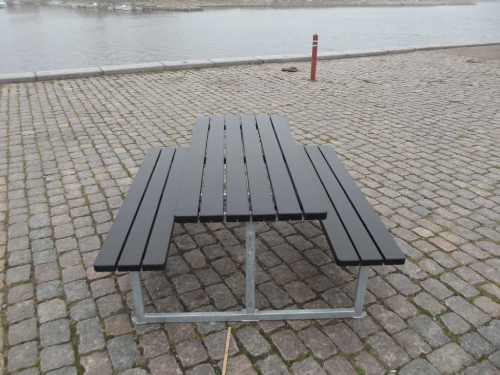 Bench set in black painted Swedish Nordic pine/ hot-dip galvanized steel Size: L. 180 cm. W. 160 cm.