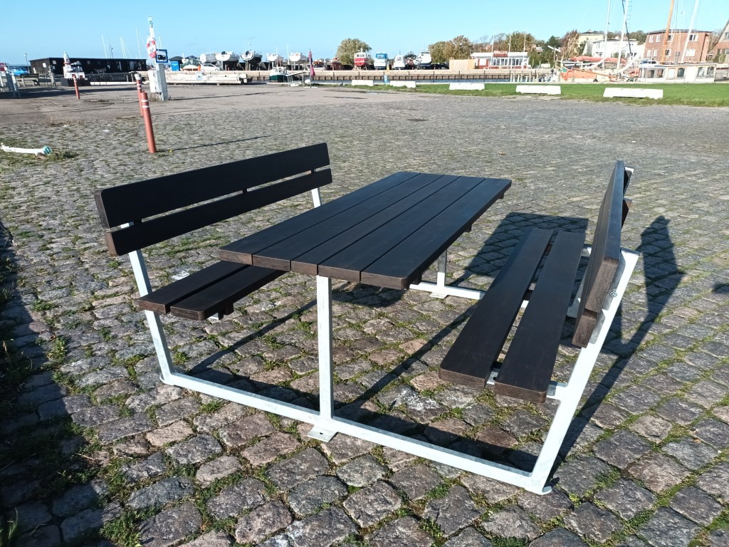 PARK bench set in bamboo with 5 planks / hot-dip galvanized steelL: 186 W: 200 cm.