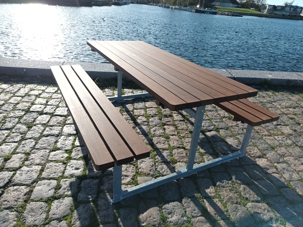 Bench set in bamboo with 7 planks / hot-dip galvanized steel L. 186 W. 160 cm.