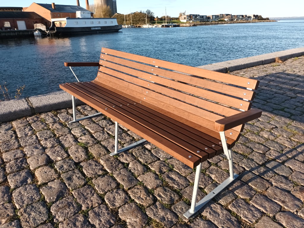 “SAMSØ” Bench in Bamboo with back and armrest / hot-dip galvanized steelL: 196 cm.