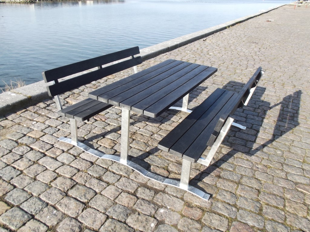 “PARK” bench set in black, brown, gray & green, Recycled plastic / hot-dip galvanized steel  L: 180 cm. W: 200 cm.  