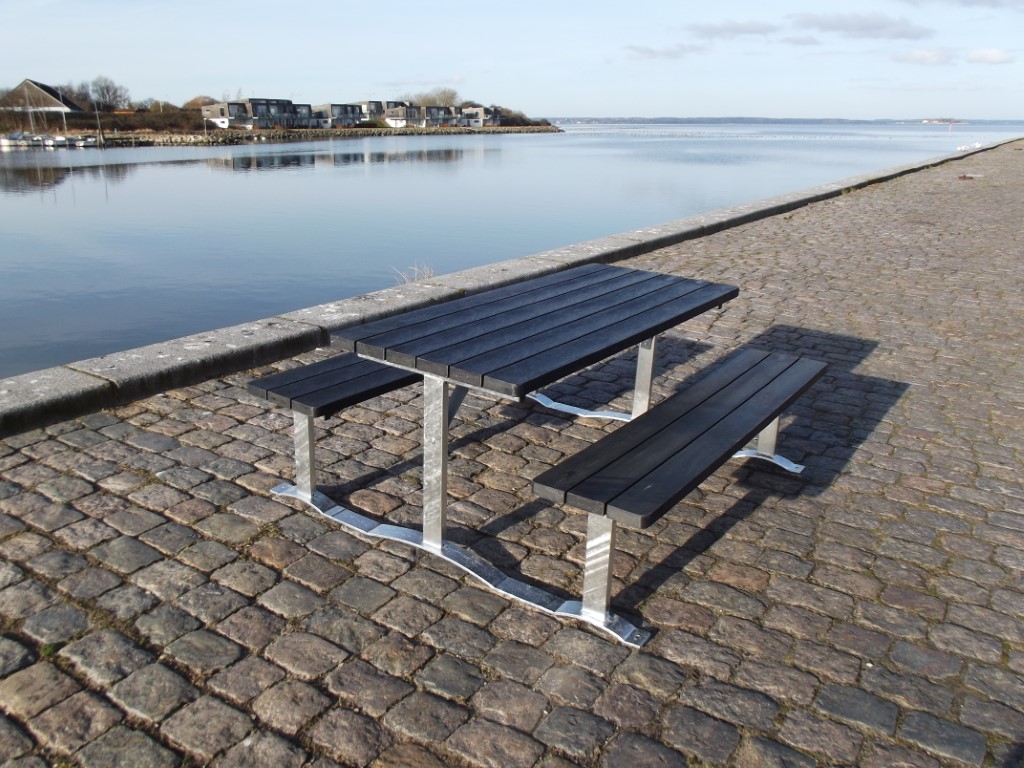 Bench set in black, brown, gray & green, Recycled plastic / hot-dip galvanized steel  L: 180 cm. W: 160 cm.  