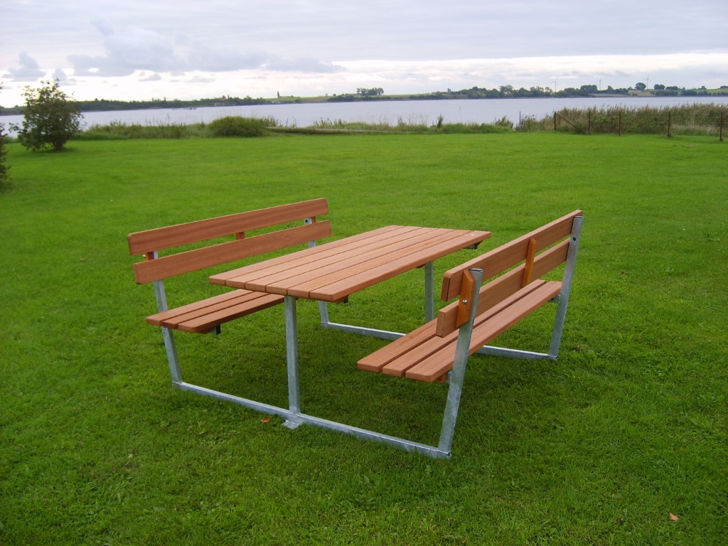 PARK bench set in Mahogany/ hot-dip galvanized steel, wheelchair friendly L: 180 cm. W: 220 cm.  